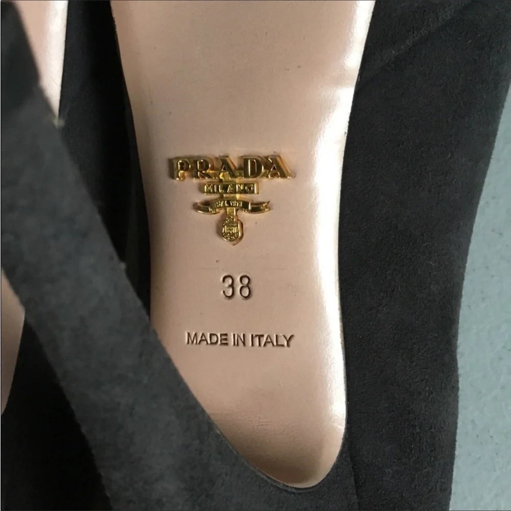 PRADA - Picture 16 of 16